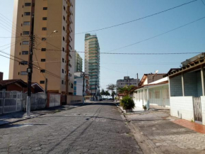 Casa para temporada na Praia Grande aprox 100 mts da praia